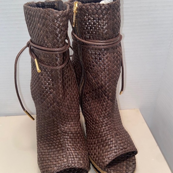 Burberry - Picture 1 of 6